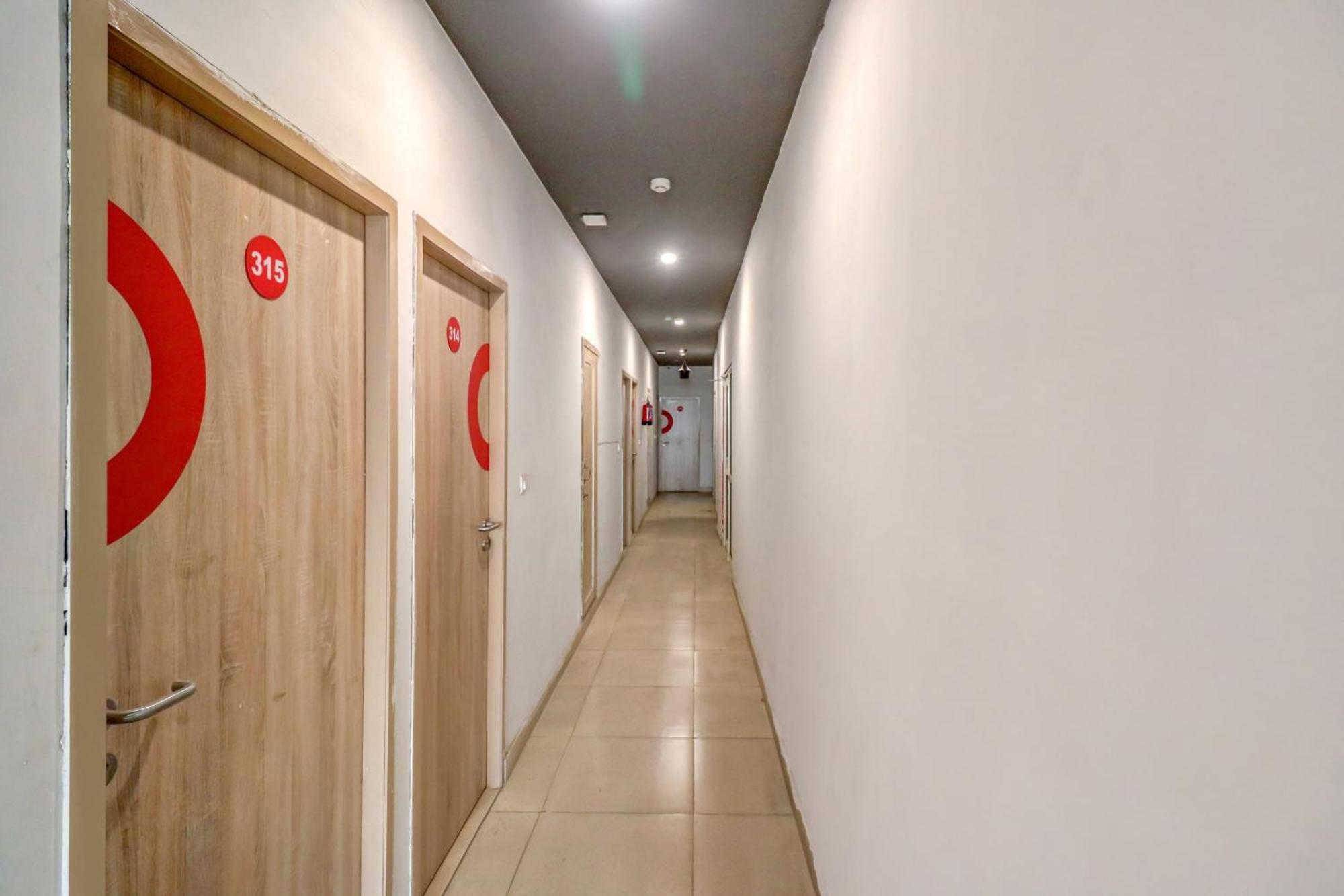 Hotel O Jps Grand Hotel 뉴델리 외부 사진