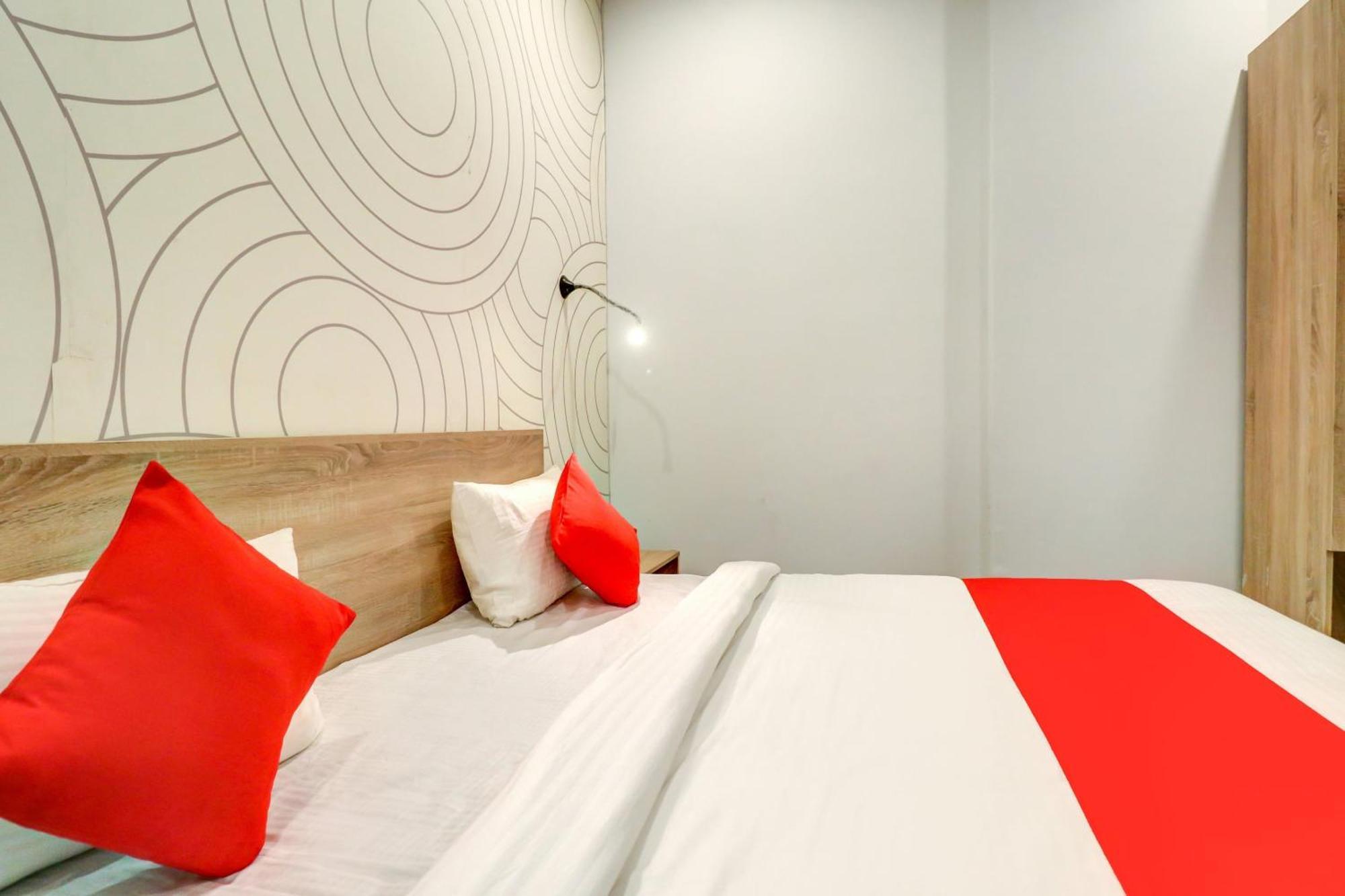 Hotel O Jps Grand Hotel 뉴델리 외부 사진