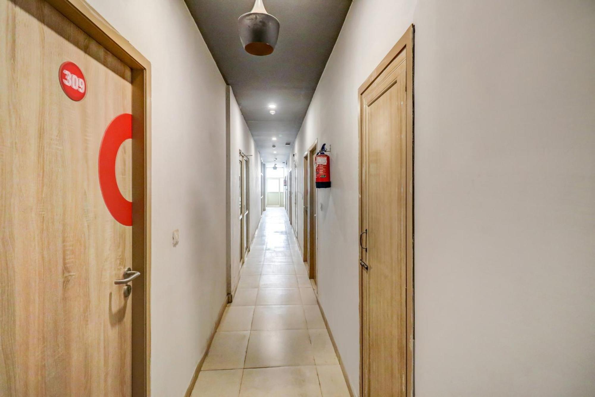 Hotel O Jps Grand Hotel 뉴델리 외부 사진