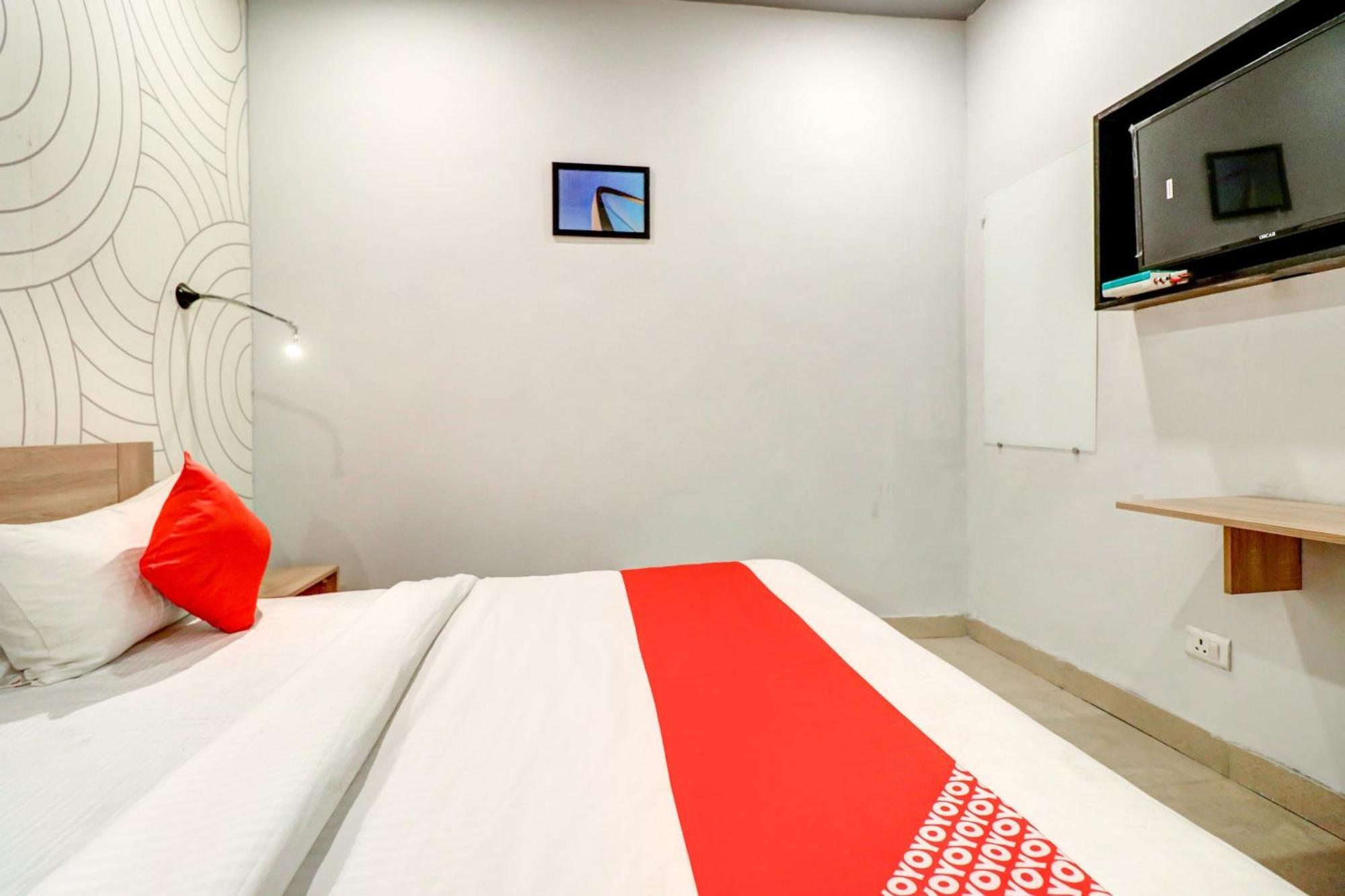 Hotel O Jps Grand Hotel 뉴델리 외부 사진