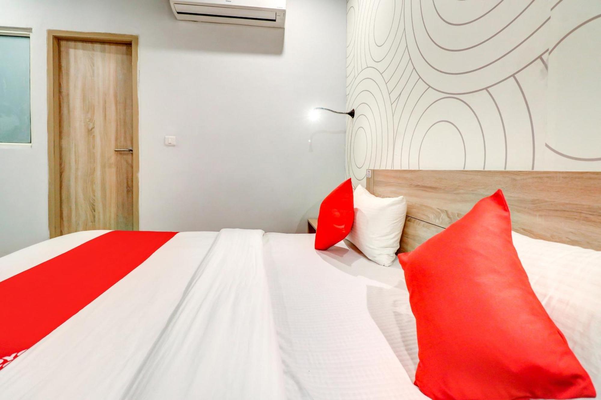 Hotel O Jps Grand Hotel 뉴델리 외부 사진