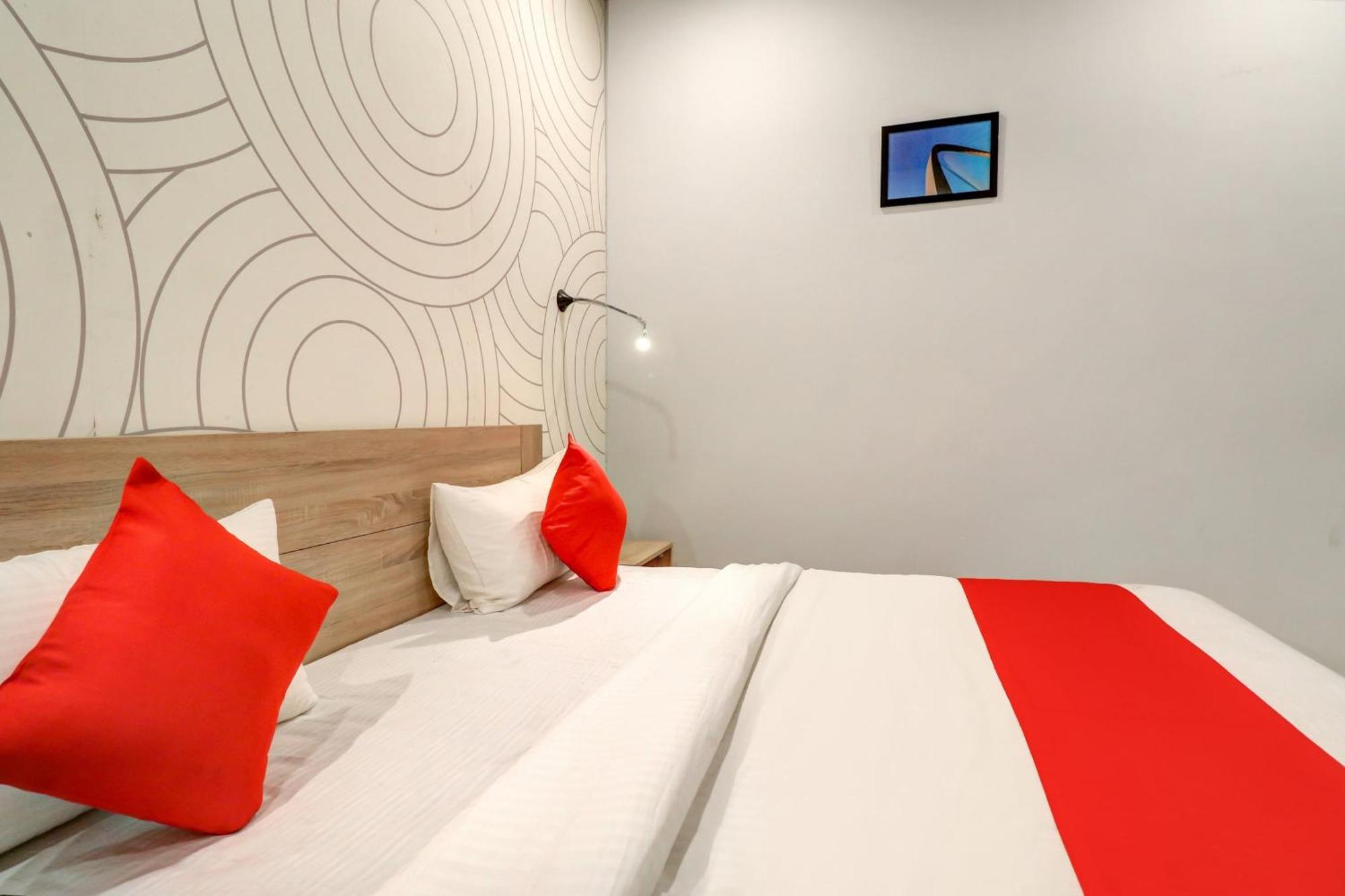 Hotel O Jps Grand Hotel 뉴델리 외부 사진